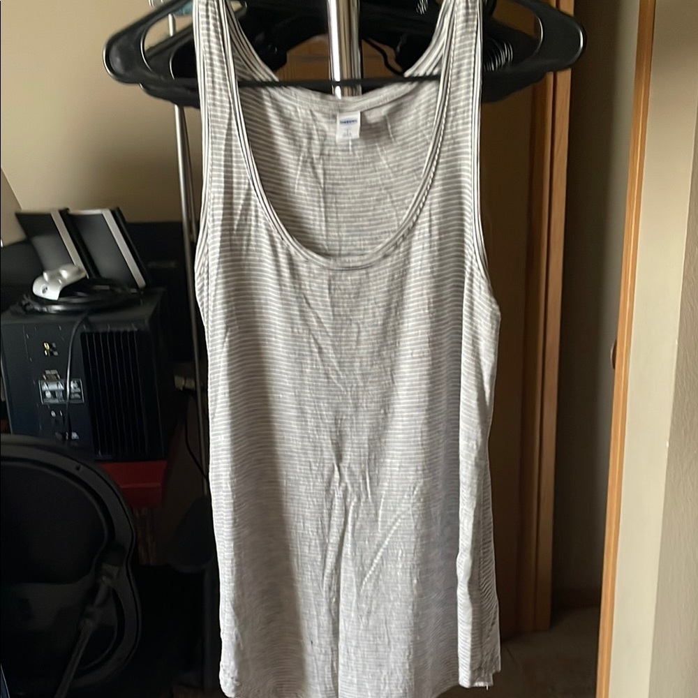 BUNDLE old navy tanks